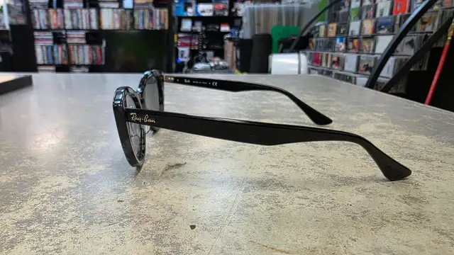 Ray-Ban Nina Sunglasses - Photo 2