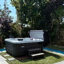 3 PUMP BENCH HOT TUB