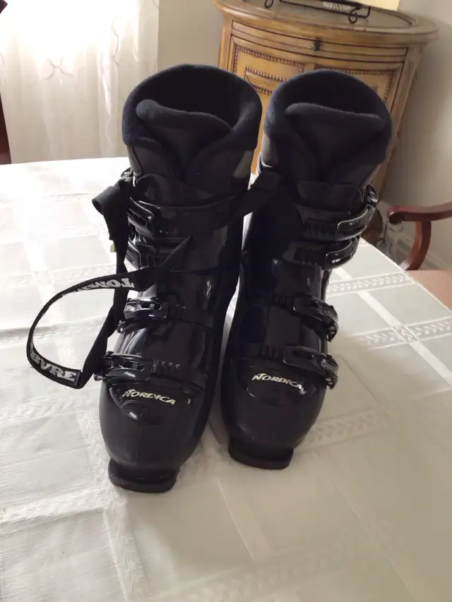 NORDICA DOWN HILL SKI BOOTS SIZE 30-30.5 LIKE NEW $100