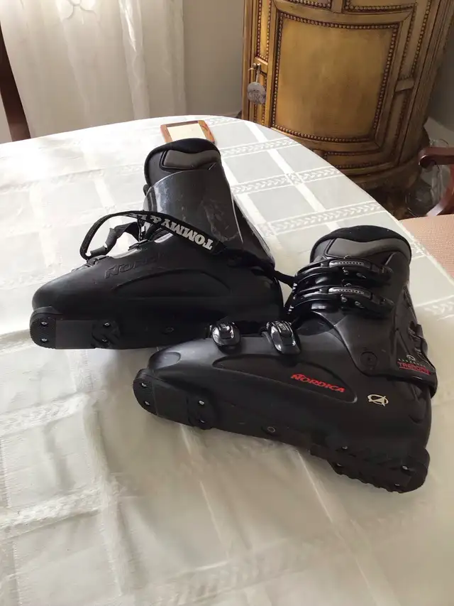 NORDICA DOWN HILL SKI BOOTS SIZE 30-30.5 LIKE NEW $100 - Photo 3