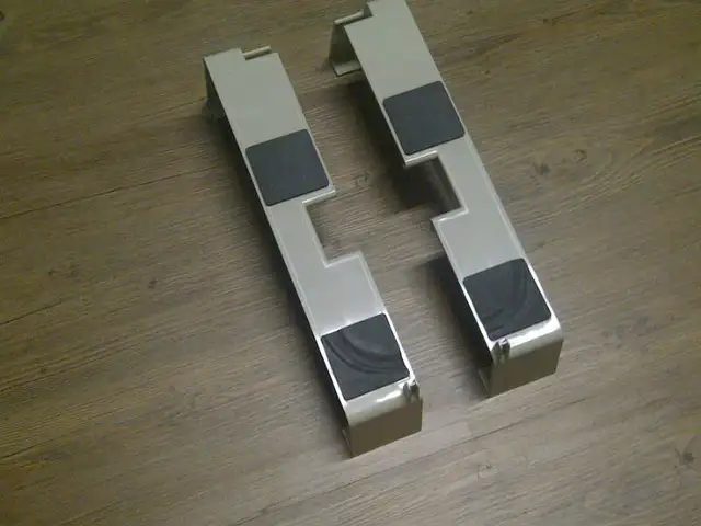 UNE PAIRE SUPPORT MÉTAL 24'LON POUR IMPRIMANTE OU SCANNEUR$10.00