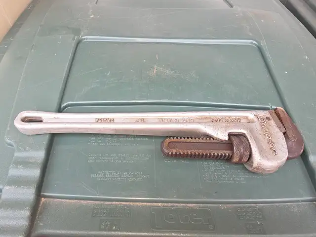 18' Aluminum External Pipe Wrench Monkey WrenchItem no :PWA18A - Photo 3