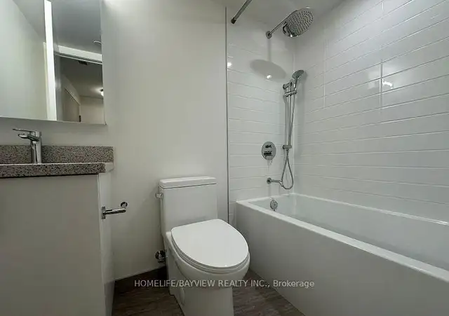 $810 1 bedroom available in a 2bed2bath (7-walk from Wilson stn) - Photo 4