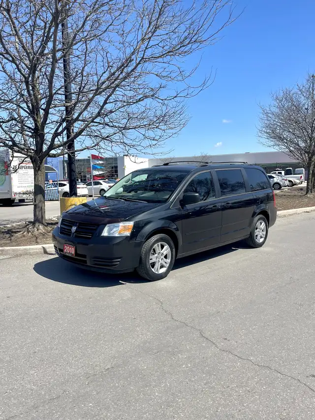 2010 Dodge Grand Caravan STOW N GO  /  ONLY 132,000 KMS