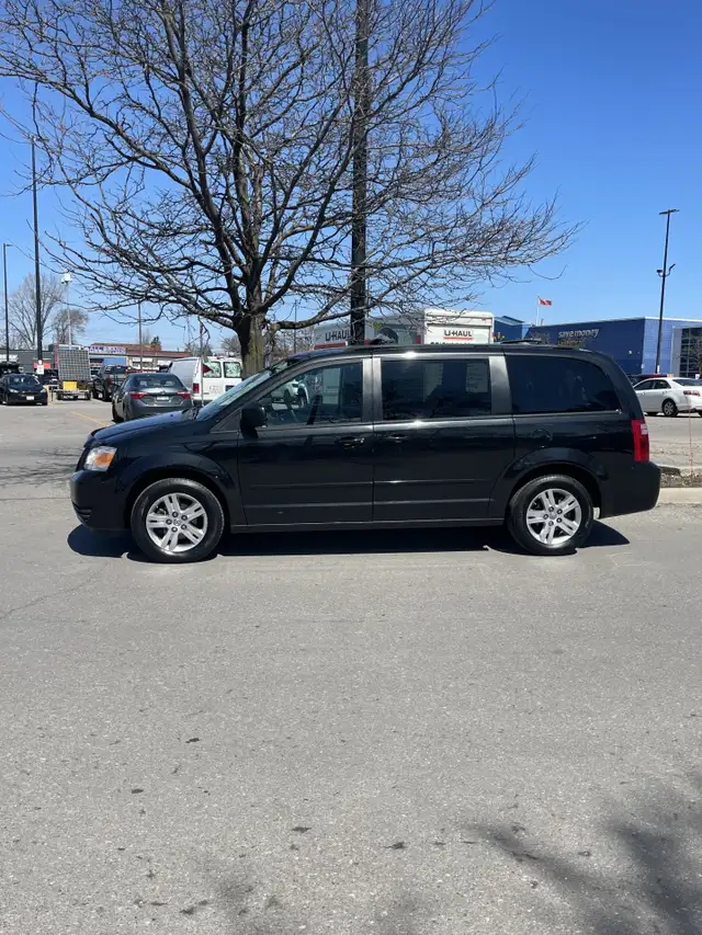 2010 Dodge Grand Caravan STOW N GO  /  ONLY 132,000 KMS - Photo 2