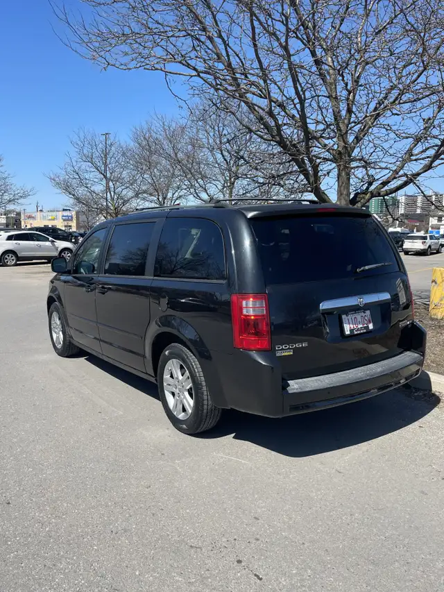 2010 Dodge Grand Caravan STOW N GO  /  ONLY 132,000 KMS - Photo 3
