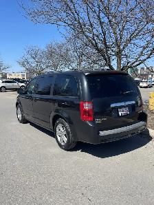 2010 Dodge Grand Caravan STOW N GO  /  ONLY 132,000 KMS - Photo 3