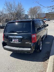 2010 Dodge Grand Caravan STOW N GO  /  ONLY 132,000 KMS - Photo 4