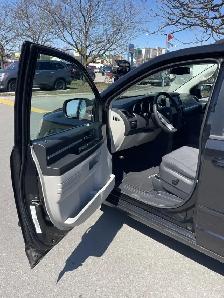 2010 Dodge Grand Caravan STOW N GO  /  ONLY 132,000 KMS - Photo 6