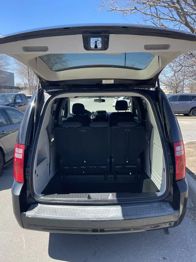 2010 Dodge Grand Caravan STOW N GO  /  ONLY 132,000 KMS - Photo 9