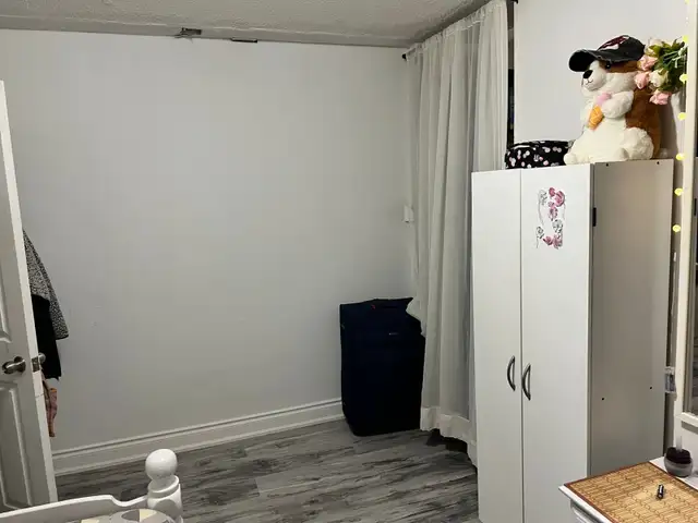 3 bedroom basement apartment available 1st May - Photo 7