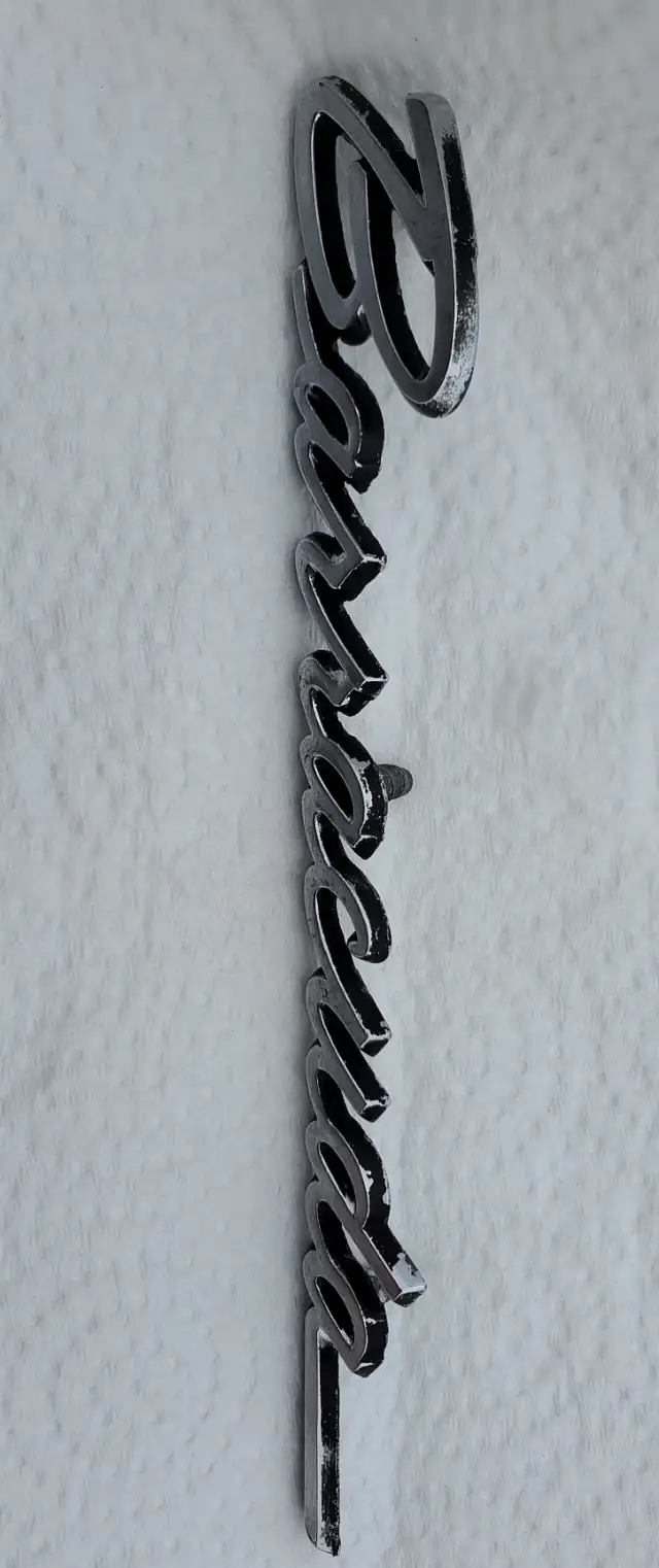 1968 Barracuda Orginal Set Front Fender Emblems Sell for $100 - Photo 4