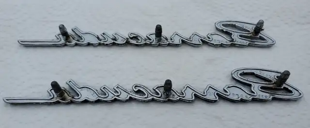 1968 Barracuda Orginal Set Front Fender Emblems Sell for $100 - Photo 6