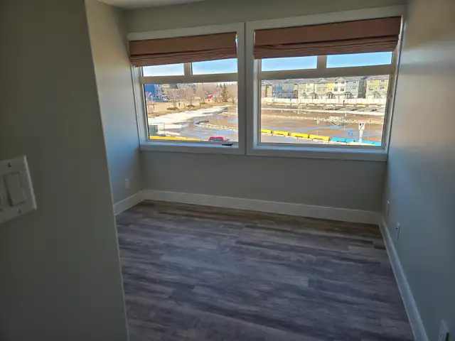 Bright, newly renovated, 2 BRD end unit for rent, immediately. - Photo 7