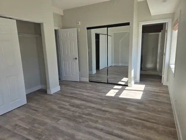 Bright, newly renovated, 2 BRD end unit for rent, immediately. - Photo 8