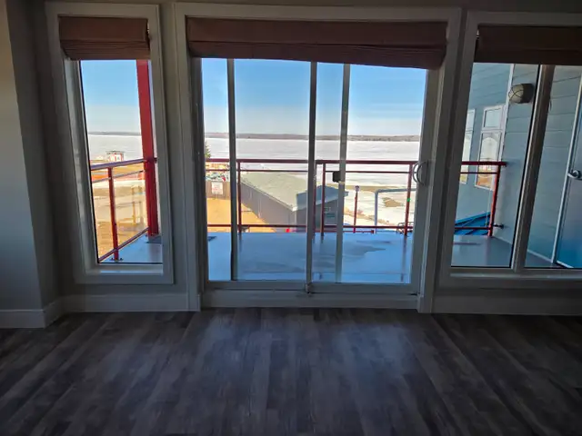 Bright, newly renovated, 2 BRD end unit for rent, immediately. - Photo 10