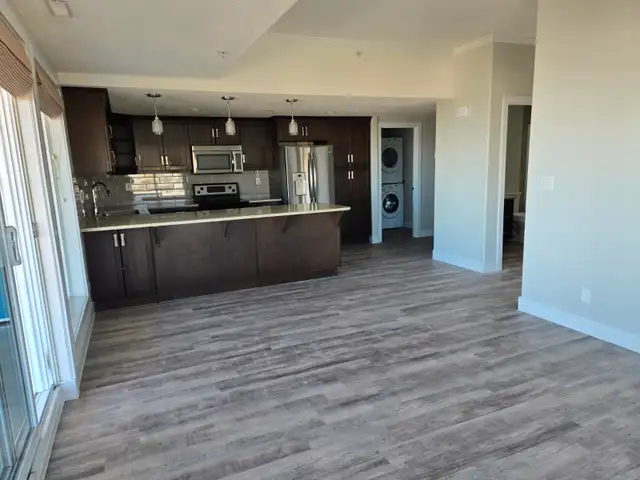 Bright, newly renovated, 2 BRD end unit for rent, immediately. - Photo 11