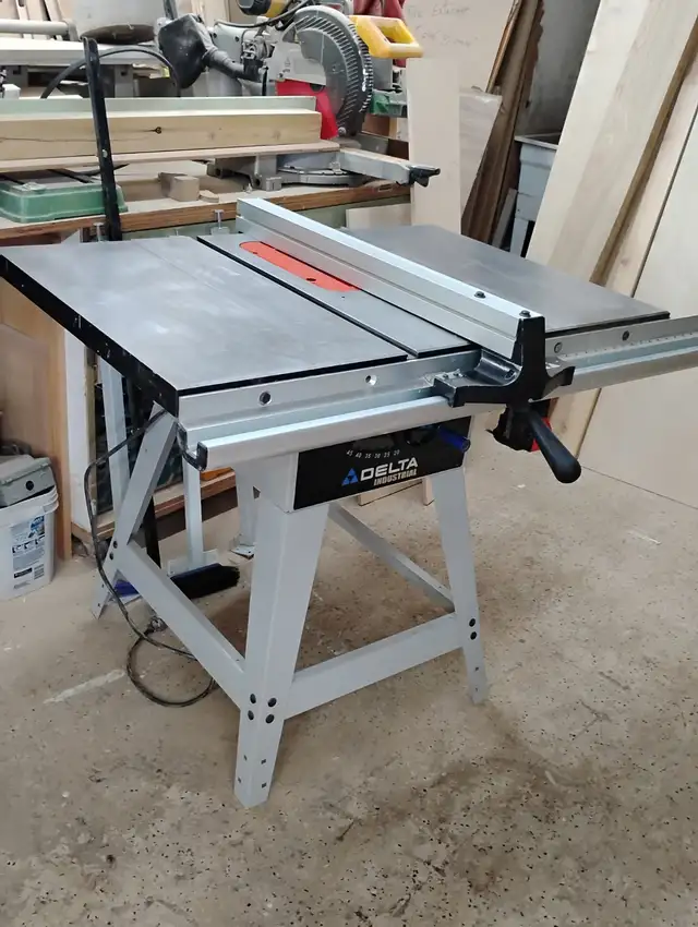 Banc de scie Delta Industriel