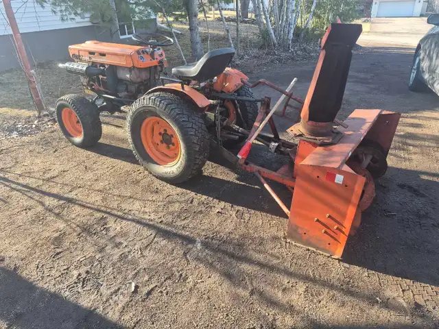 Kubota B6100