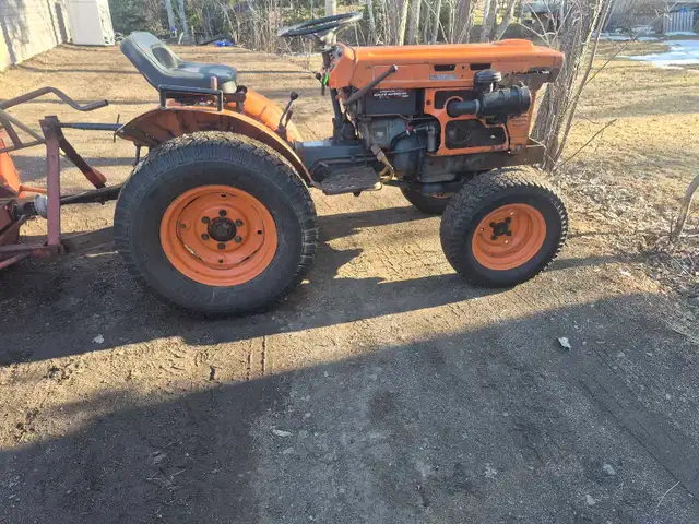 Kubota B6100 - Photo 2