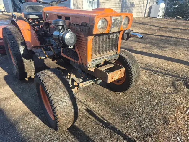 Kubota B6100 - Photo 3