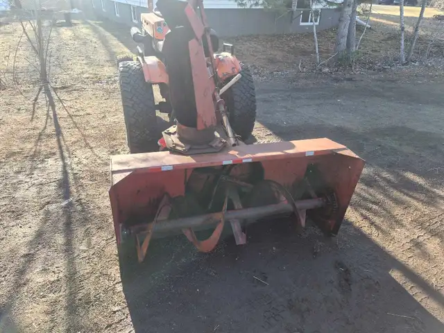 Kubota B6100 - Photo 4