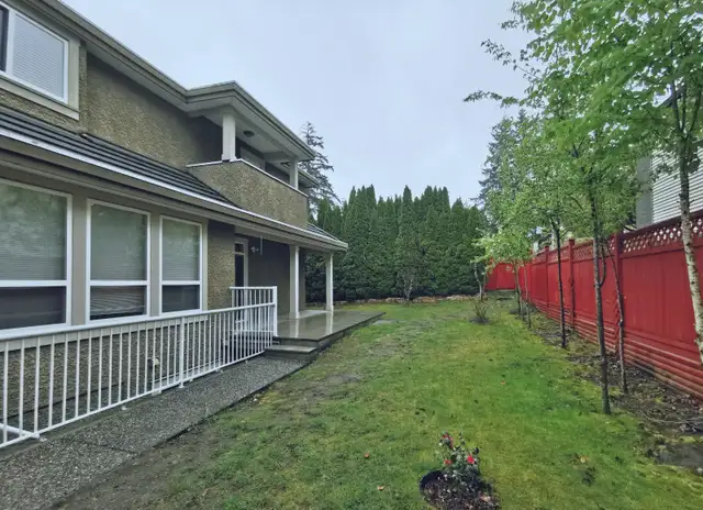 Long-term rental of a house in the heart of South Surrey - Photo 2