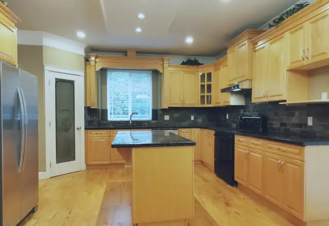 Long-term rental of a house in the heart of South Surrey - Photo 5