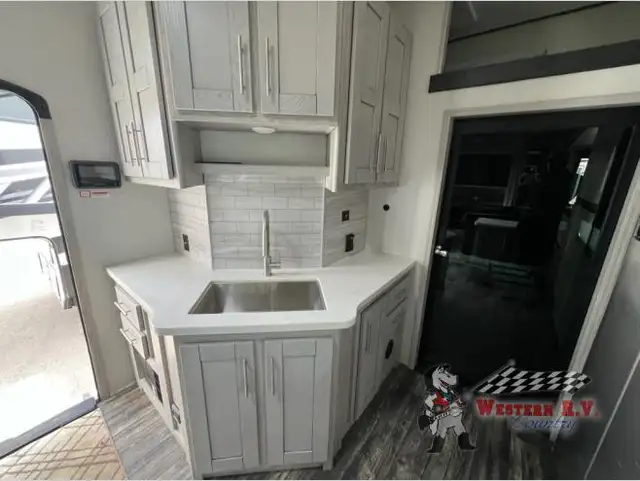 2022 Fuzion 429 - Photo 7