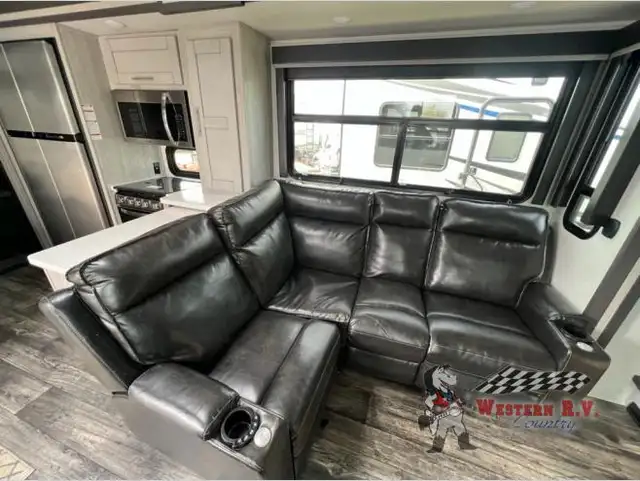 2022 Fuzion 429 - Photo 12