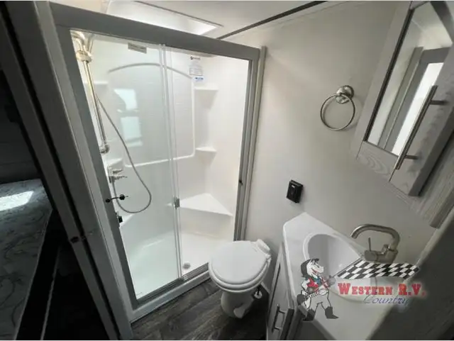 2022 Fuzion 429 - Photo 14