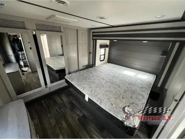 2022 Fuzion 429 - Photo 15