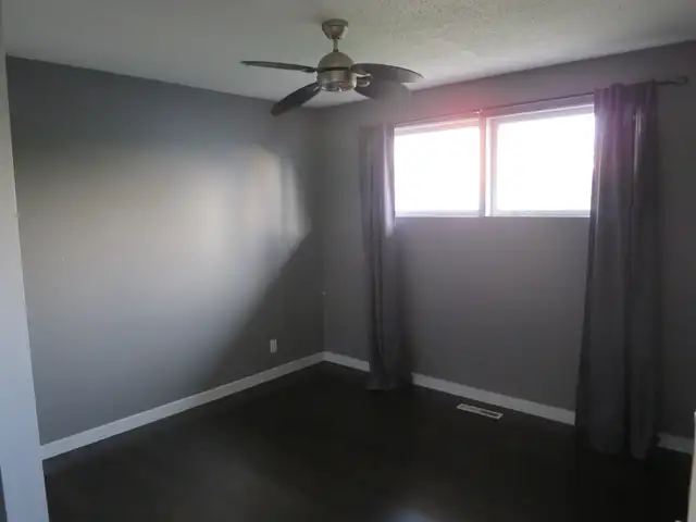 Main floor 3-bedroom suite for rent - Great Location on Lindsay - Photo 7