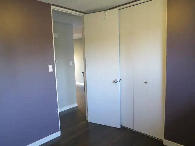 Main floor 3-bedroom suite for rent - Great Location on Lindsay - Photo 8