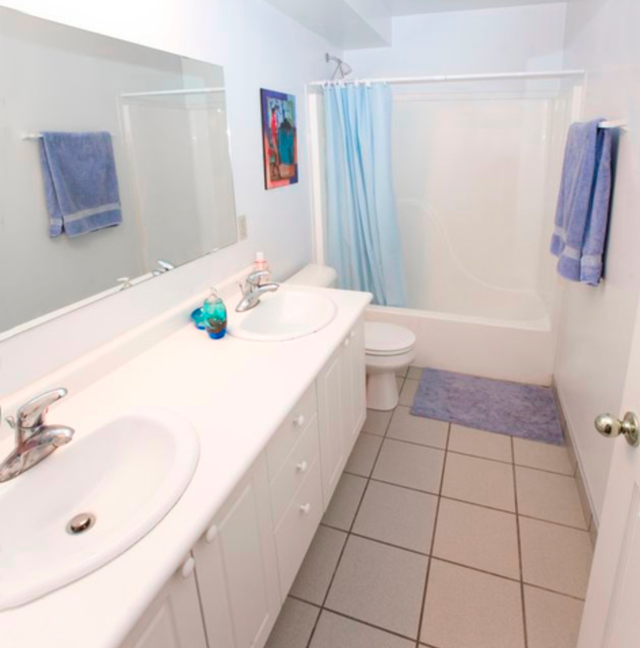 550$ FEMALE ONLY ON CAMPUS  SUBLET - Photo 4