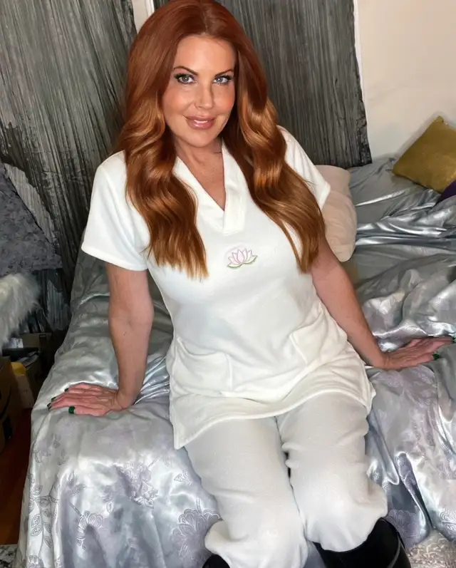 45-year-old attractive, mature lady offering professional NURU b - Photo 3