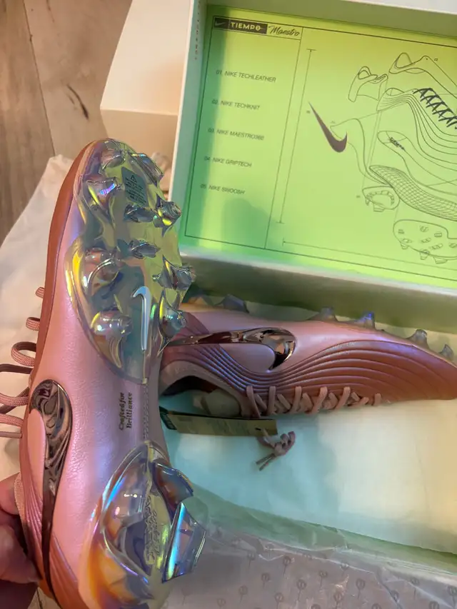 BRAND NEW! Pink Nike Maestro Elite LE Size 9.5