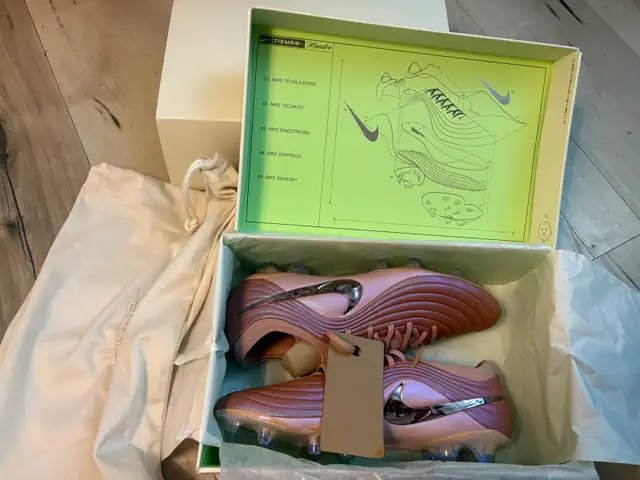 BRAND NEW! Pink Nike Maestro Elite LE Size 9.5 - Photo 2