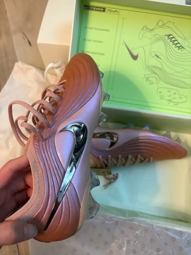 BRAND NEW! Pink Nike Maestro Elite LE Size 9.5 - Photo 4