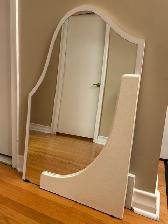 MIROIR BLANC CASSÉ POUR CHAMBRE AUBAINE!
