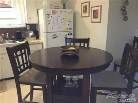 Raised bright one bedroom suite for rent, great location. - Photo 3