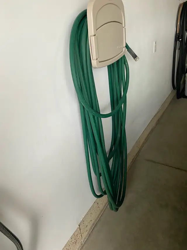 100' rubber garden hose - Photo 2