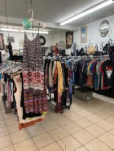 Vente en lots seulement vetements adulte (plus de 200 sacs)