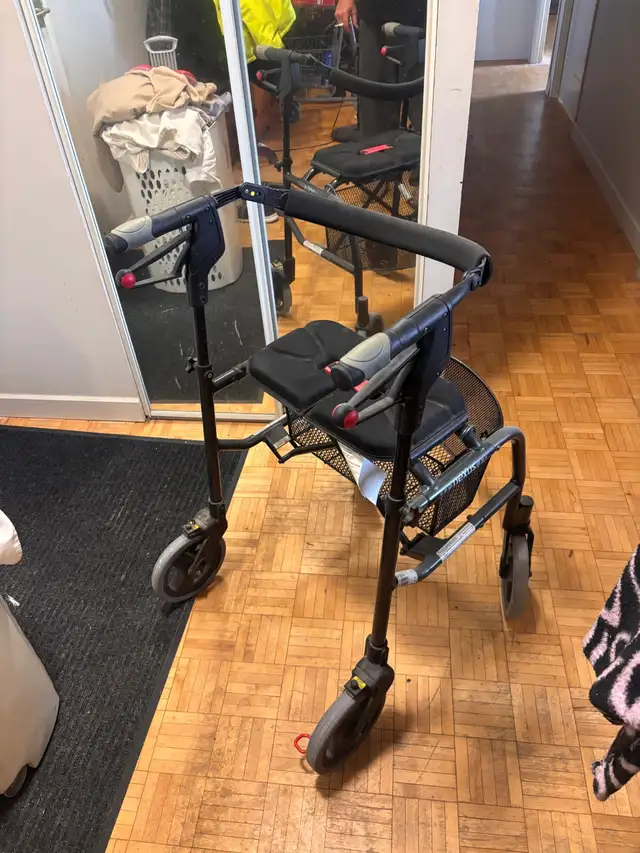 walker aid - Photo 2