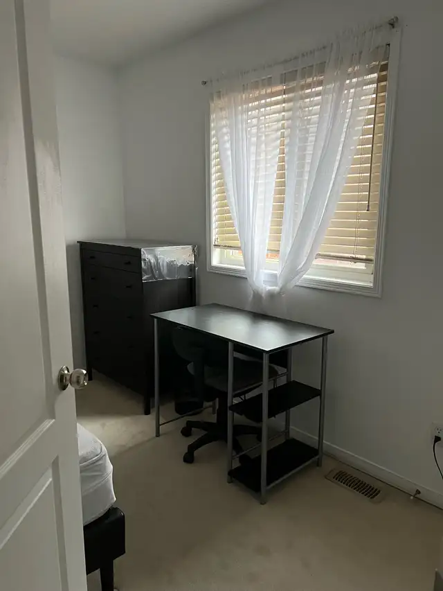 Mississauga - Short Term Room Rental-2 Months Min - Photo 3