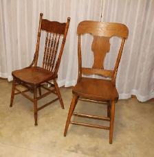 Chaises antique 2 Pressback 2 Windsor(1920-1930) 25$ch livré si.
