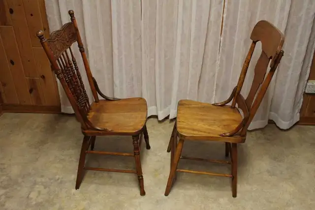Chaises antique 2 Pressback 2 Windsor(1920-1930) 25$ch livré si. - Photo 3