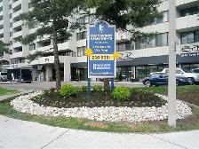 Stylish 1 Bedroom - Steps from the Canal - Pool, Gym & Rooftop