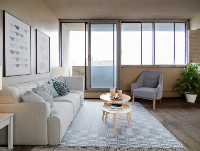 Stylish 1 Bedroom - Steps from the Canal - Pool, Gym & Rooftop - Photo 4