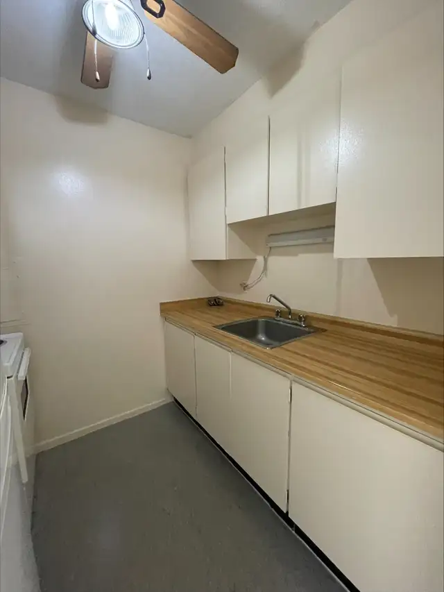 Stylish 1 Bedroom - Steps from the Canal - Pool, Gym & Rooftop - Photo 6